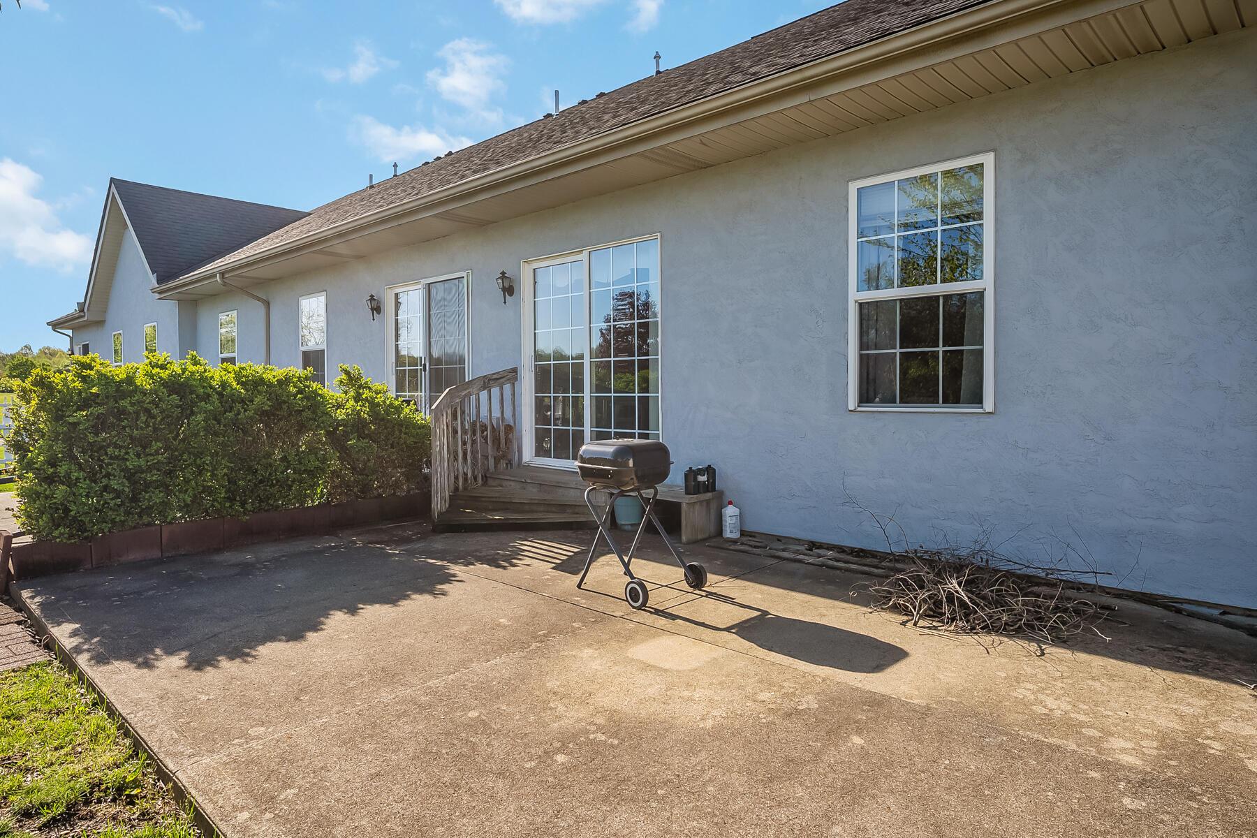 975 Village Drive, Delaware, Ohio image 30