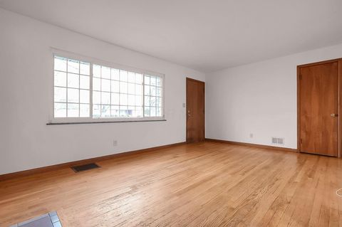 Tiny photo for 2877 Astor Avenue, Columbus, OH 43209 (MLS # 225044682)