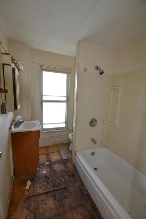 Tiny photo for 1468 E 25th Avenue, Columbus, OH 43211 (MLS # 225045947)