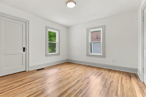 Tiny photo for 381 E Gates Street, Columbus, OH 43206 (MLS # 226039520)