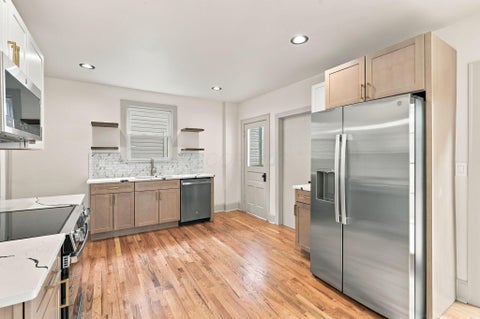 Tiny photo for 381 E Gates Street, Columbus, OH 43206 (MLS # 226039520)
