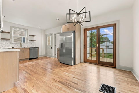 Tiny photo for 381 E Gates Street, Columbus, OH 43206 (MLS # 226039520)
