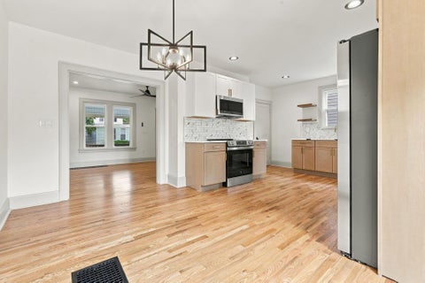Tiny photo for 381 E Gates Street, Columbus, OH 43206 (MLS # 226039520)