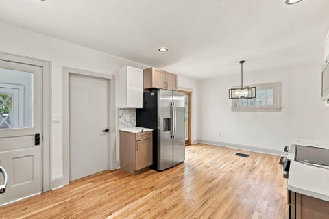Tiny photo for 381 E Gates Street, Columbus, OH 43206 (MLS # 226039520)