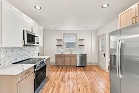 Tiny photo for 381 E Gates Street, Columbus, OH 43206 (MLS # 226039520)