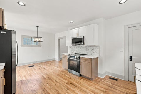 Tiny photo for 381 E Gates Street, Columbus, OH 43206 (MLS # 226039520)