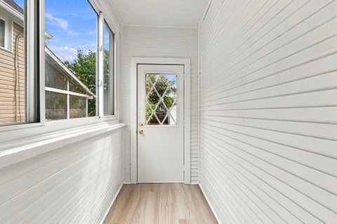 Tiny photo for 381 E Gates Street, Columbus, OH 43206 (MLS # 226039520)