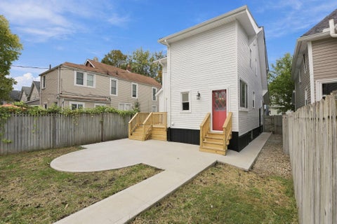 Tiny photo for 381 E Gates Street, Columbus, OH 43206 (MLS # 226039520)