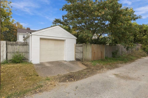 Tiny photo for 381 E Gates Street, Columbus, OH 43206 (MLS # 226039520)