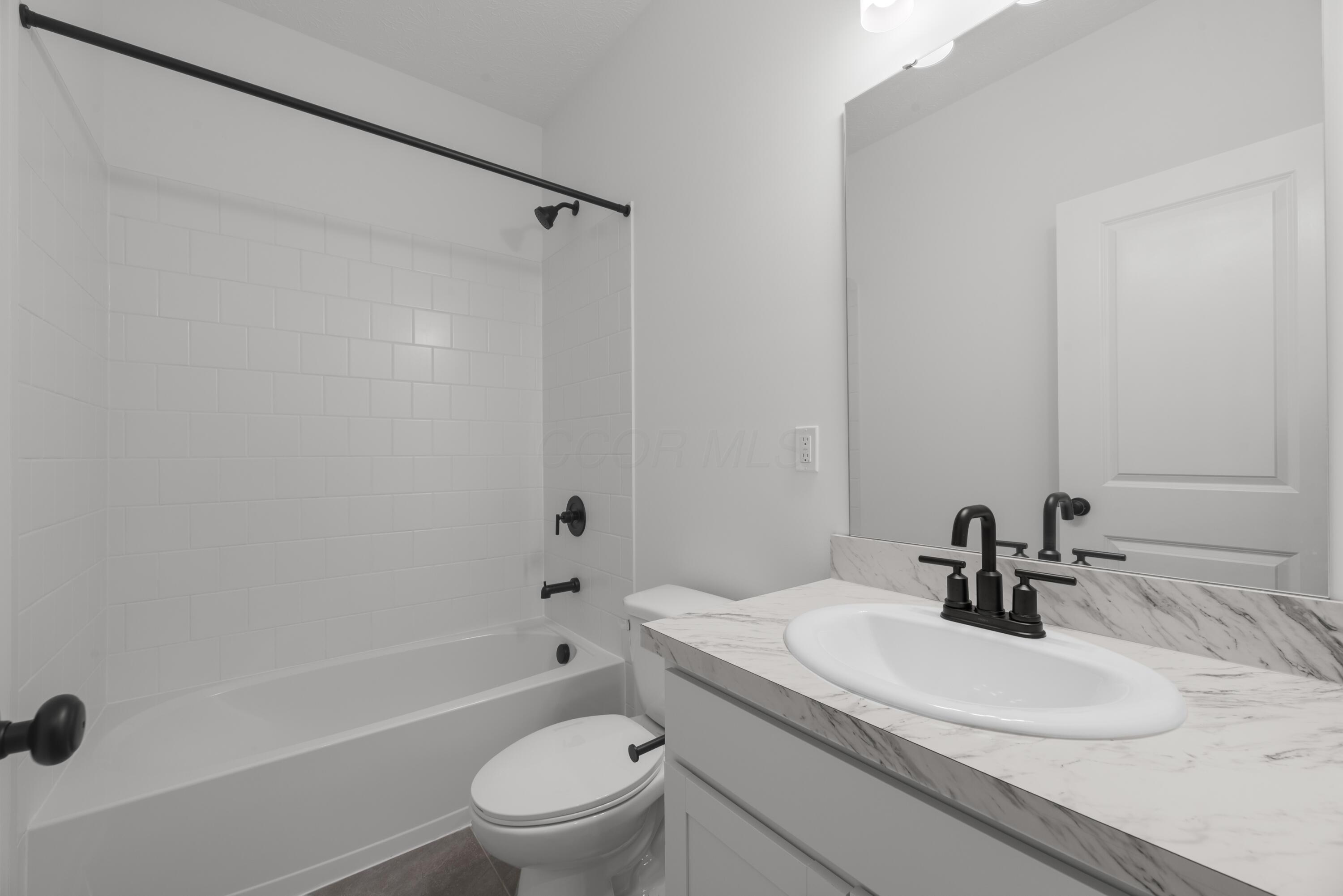 3190 Apple Valley Drive, Howard, Ohio image 28