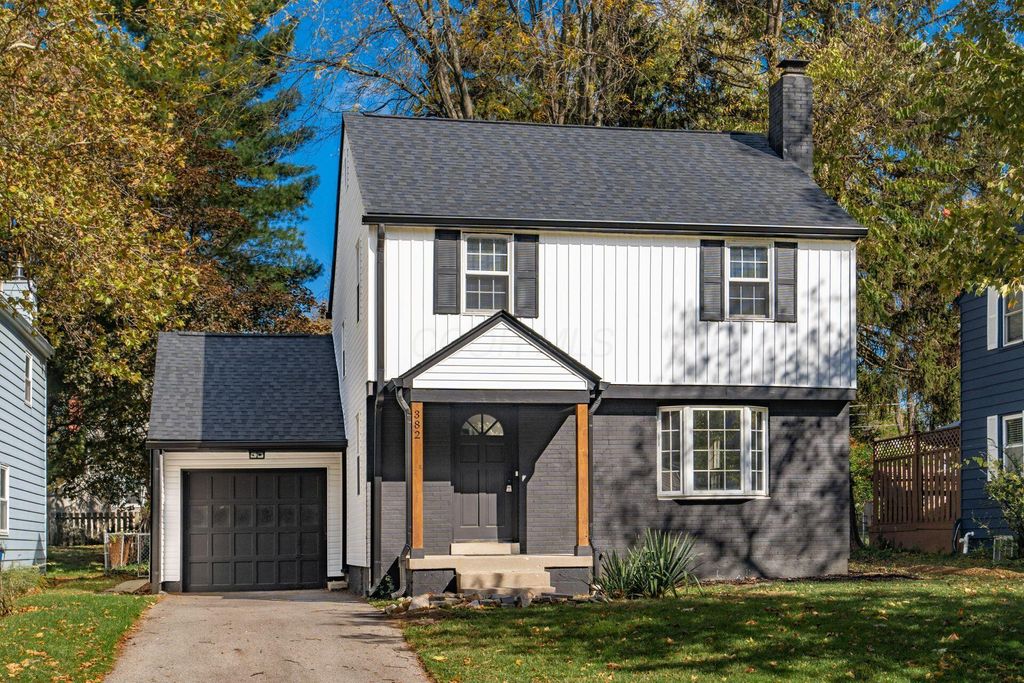 Photo of 382 Park Boulevard, Worthington, OH 43085 (MLS # 225040773)