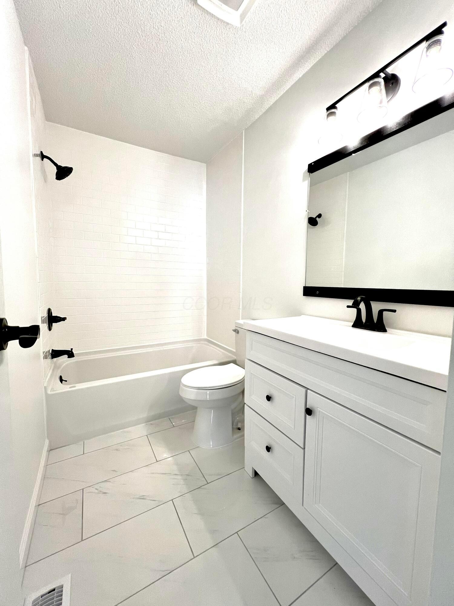 4935 Stoneybrook Boulevard #18D, Hilliard, Ohio image 18