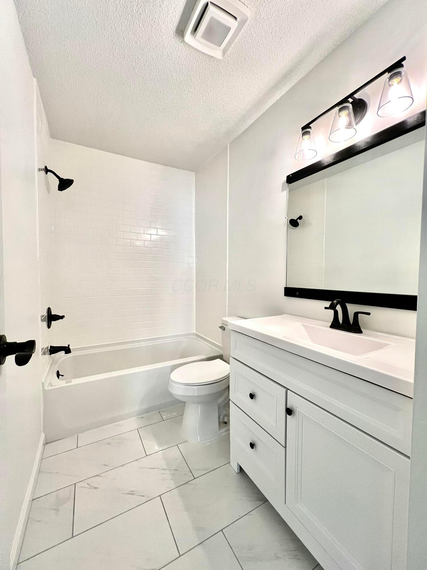 4935 Stoneybrook Boulevard #18D, Hilliard, Ohio image 19