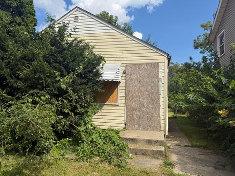Photo of 954 E 17th Avenue, Columbus, OH 43211 (MLS # 226032843)