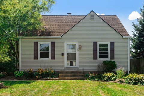Photo of 1701 E Dunedin Road, Columbus, OH 43224 (MLS # 226029939)