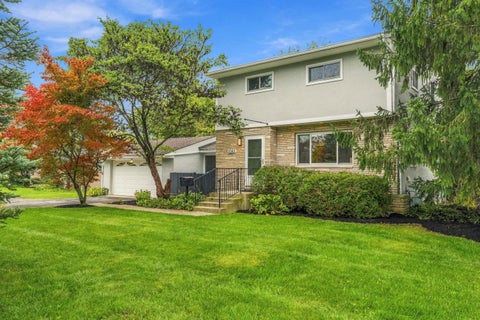 Photo of 2047 Mccoy Road, Upper Arlington, OH 43220 (MLS # 226035861)