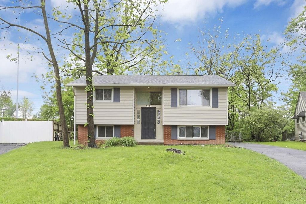 Photo of 3191 Barnett Court S, Columbus, OH 43227 (MLS # 226014761)