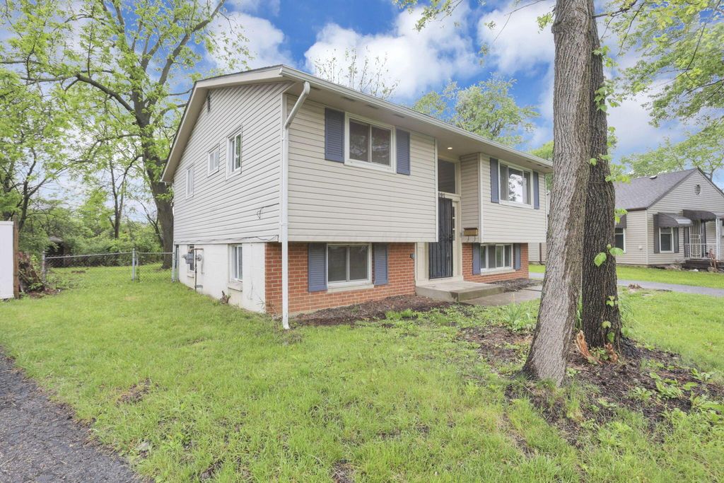 Photo of 3191 Barnett Court S, Columbus, OH 43227 (MLS # 226014761)
