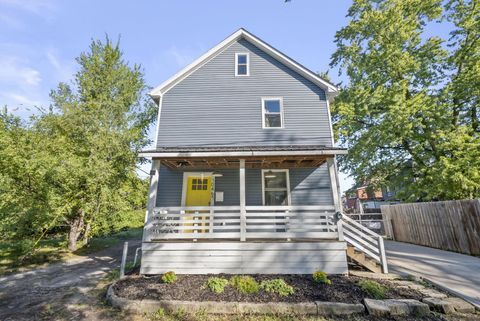 Photo of 1046 E Cherry Street, Columbus, OH 43205 (MLS # 225038747)
