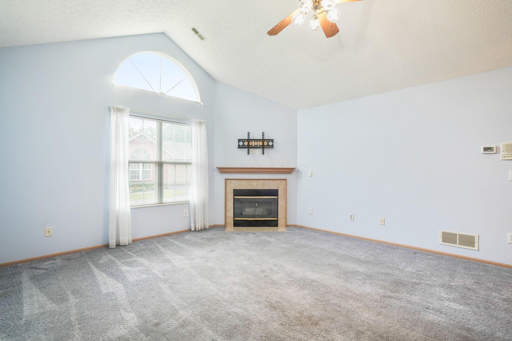 527 Mallet Place W