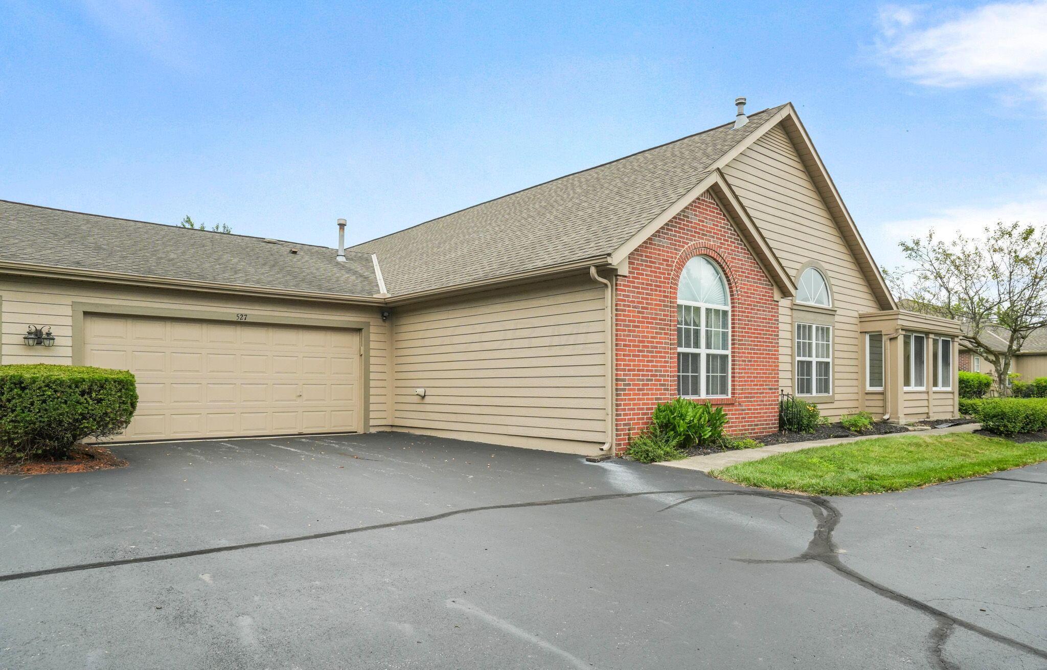 527 Mallet Place W