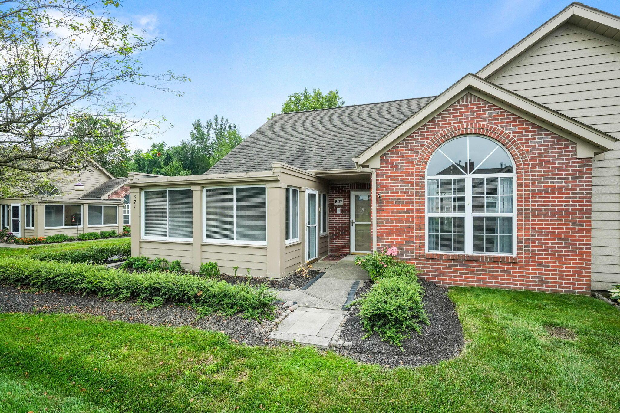527 Mallet Place W