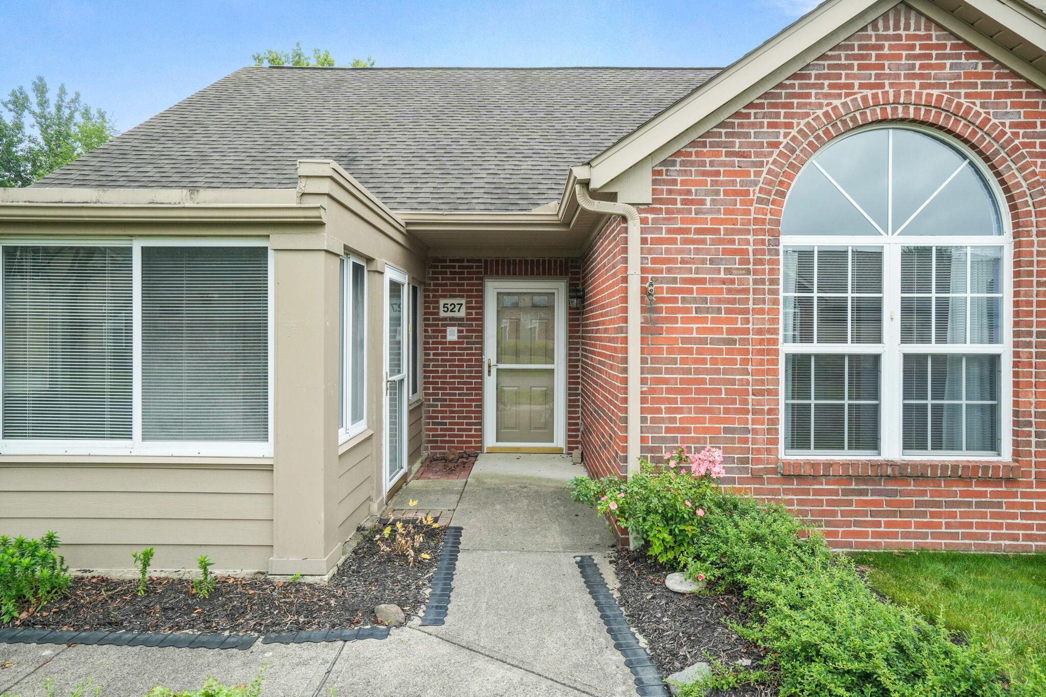 527 Mallet Place W