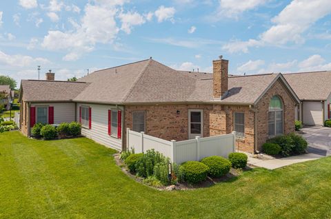 Photo of 2619 Landings Way 30 #30, Grove City, OH 43123 (MLS # 226018094)