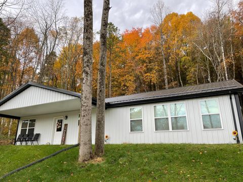 Photo of 813 Eaton Hollow Road SW, Lancaster, OH 43130 (MLS # 226000186)