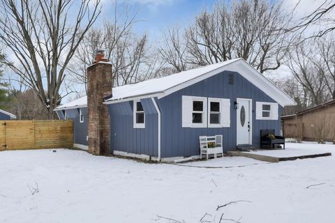 Photo of 44 5th Avenue SW, Etna, OH 43062 (MLS # 225045892)