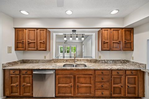 Tiny photo for 676 Fairlawn Drive, Circleville, OH 43113 (MLS # 226014364)