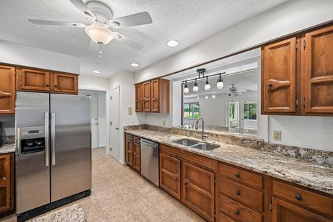 Tiny photo for 676 Fairlawn Drive, Circleville, OH 43113 (MLS # 226014364)