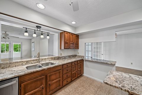 Tiny photo for 676 Fairlawn Drive, Circleville, OH 43113 (MLS # 226014364)