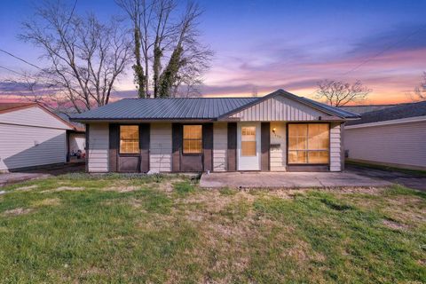 Photo of 804 Vancouver Drive, Marion, OH 43302 (MLS # 226010514)