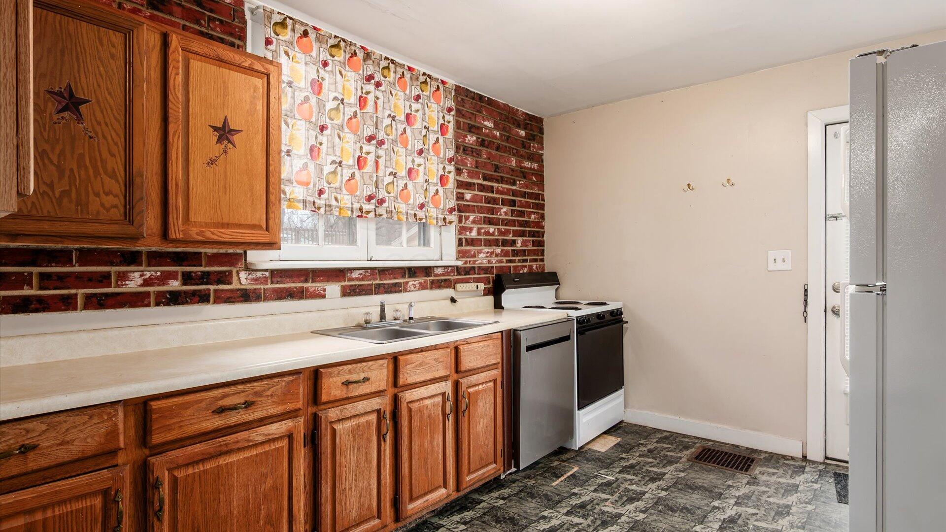 111 S Maple Heights, New Lexington, Ohio image 7