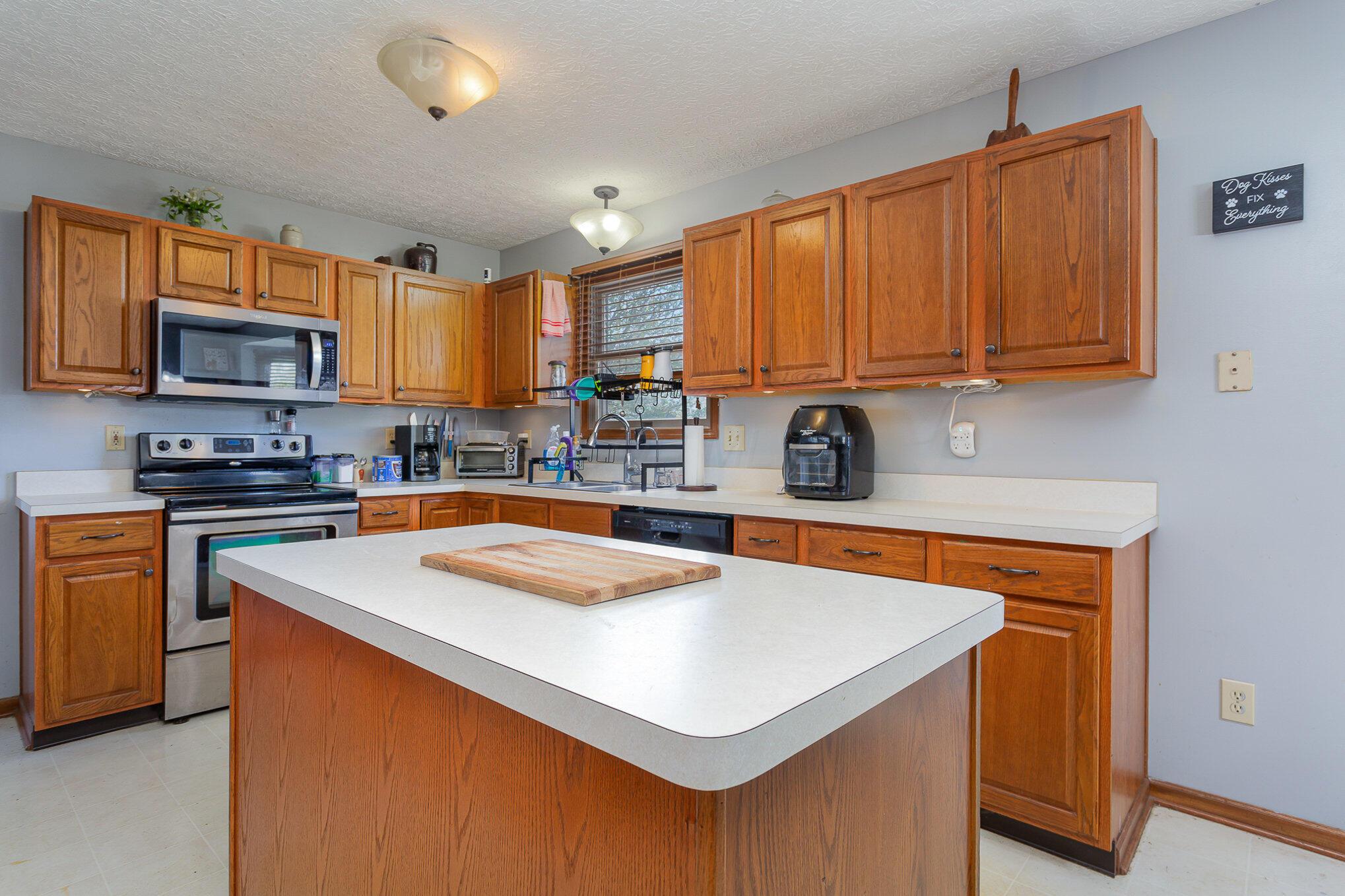 143 Yehlshire Drive, Galloway, Ohio image 10