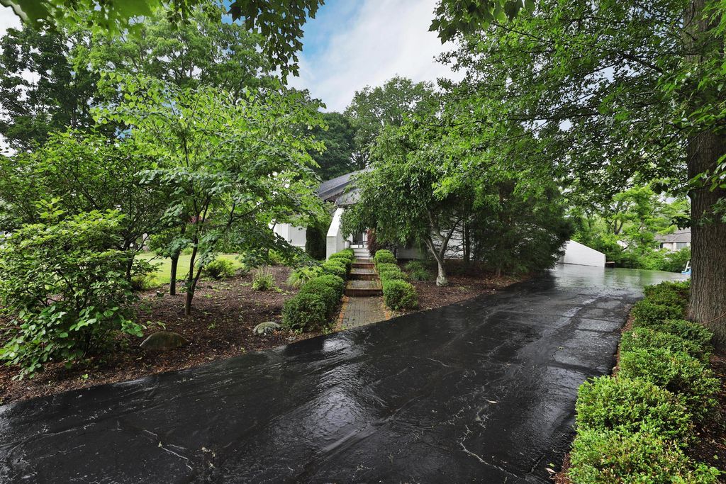 Photo of 668 Eagle Ridge, Powell, OH 43065 (MLS # 226019008)