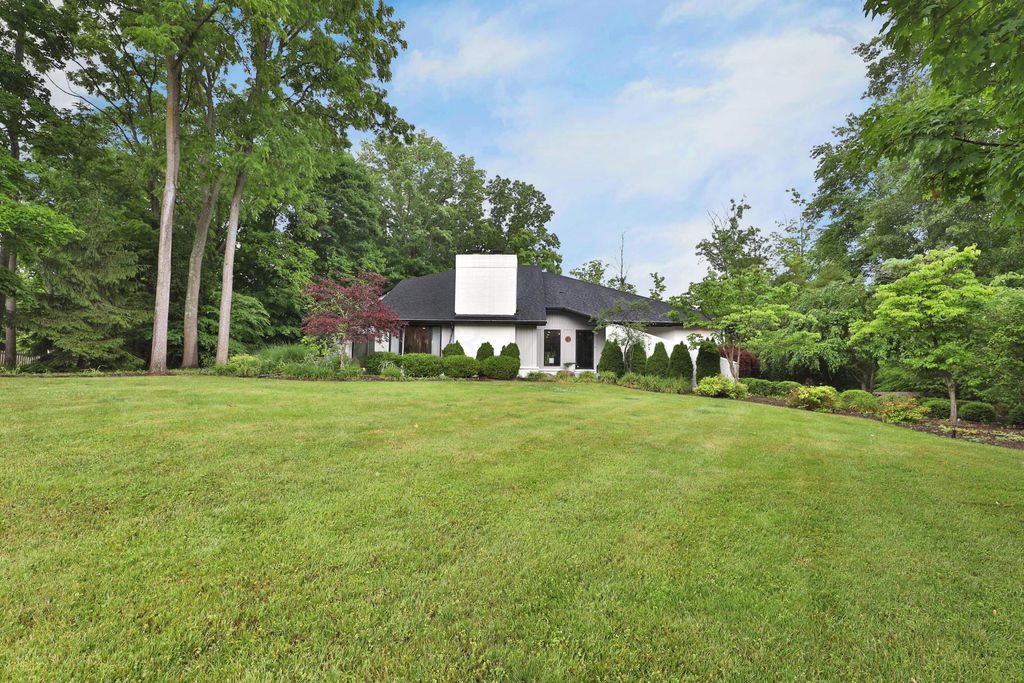 Photo of 668 Eagle Ridge, Powell, OH 43065 (MLS # 226019008)