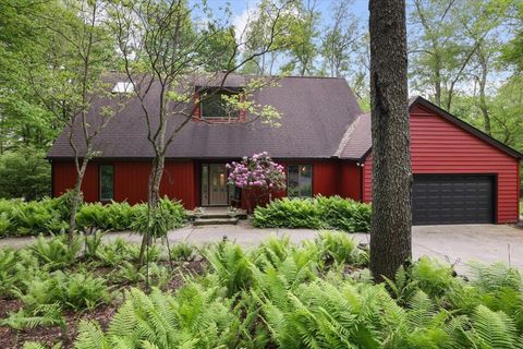 Photo of 261 Fern Hill Drive, Granville, OH 43023 (MLS # 226025848)