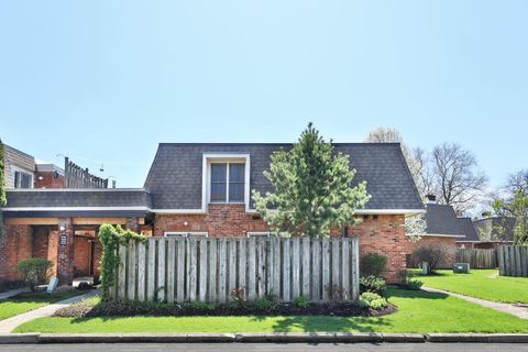 1558 Lafayette Drive Unit A, Columbus, OH 43220 - #: 225011119