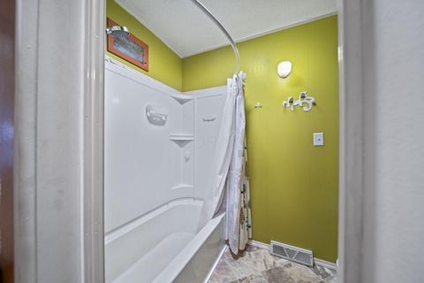 Tiny photo for 6732 London Groveport Road, Grove City, OH 43123 (MLS # 226014040)