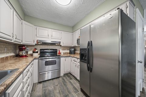 Tiny photo for 6732 London Groveport Road, Grove City, OH 43123 (MLS # 226014040)