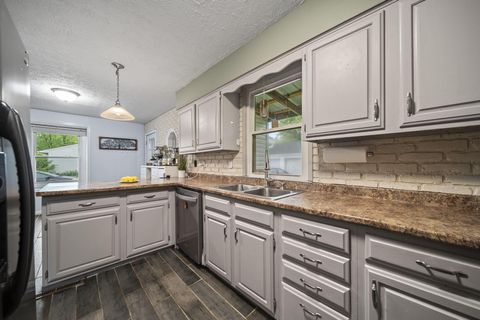 Tiny photo for 6732 London Groveport Road, Grove City, OH 43123 (MLS # 226014040)