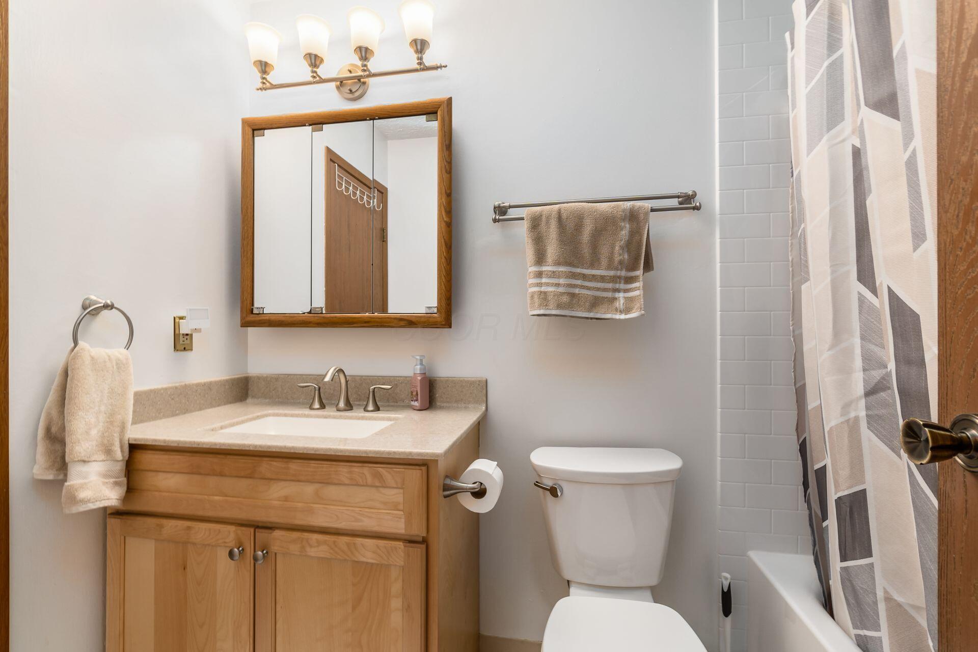 3188 Heatherside Drive, Dublin, Ohio image 17