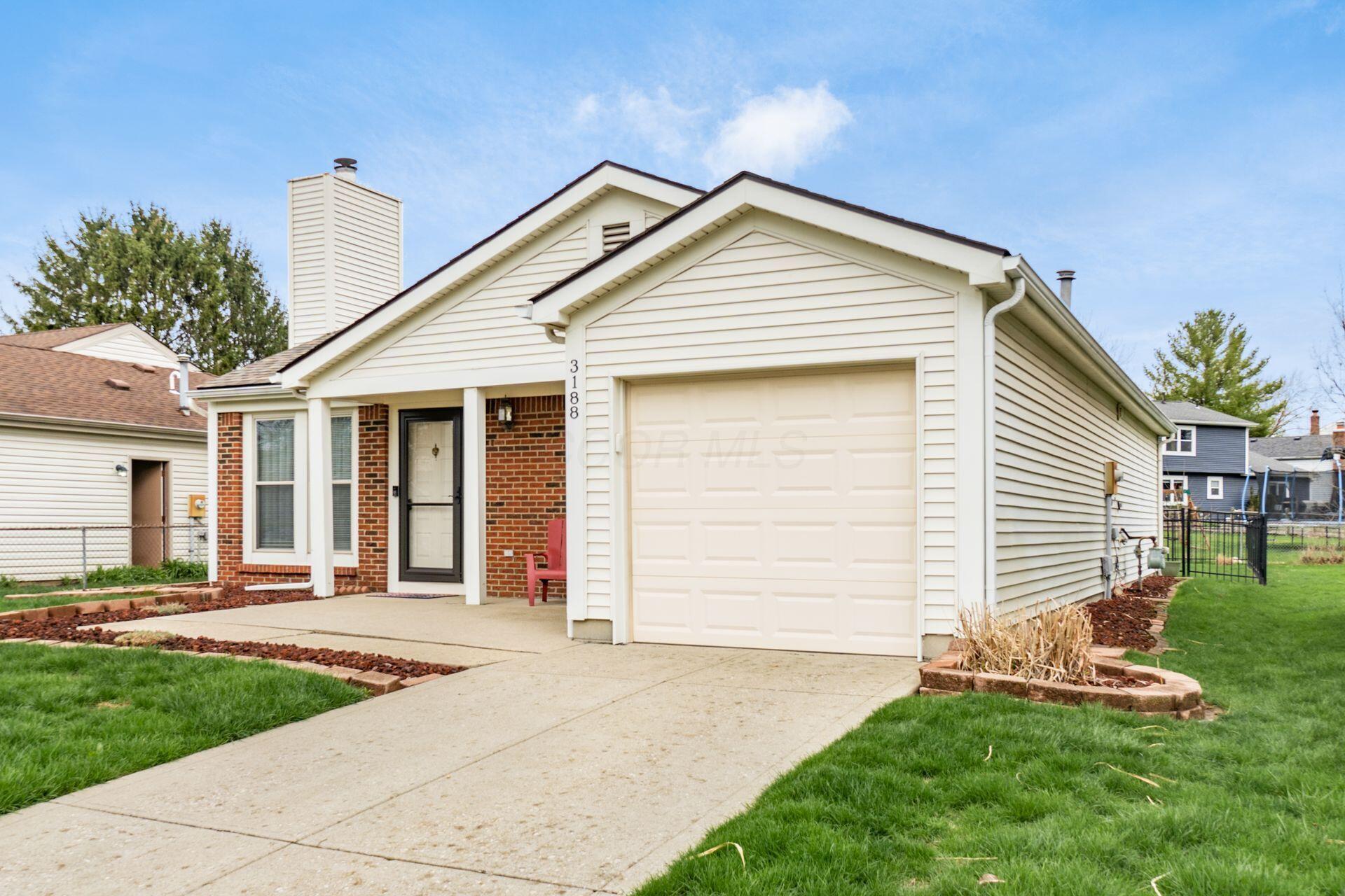 3188 Heatherside Drive, Dublin, Ohio image 2