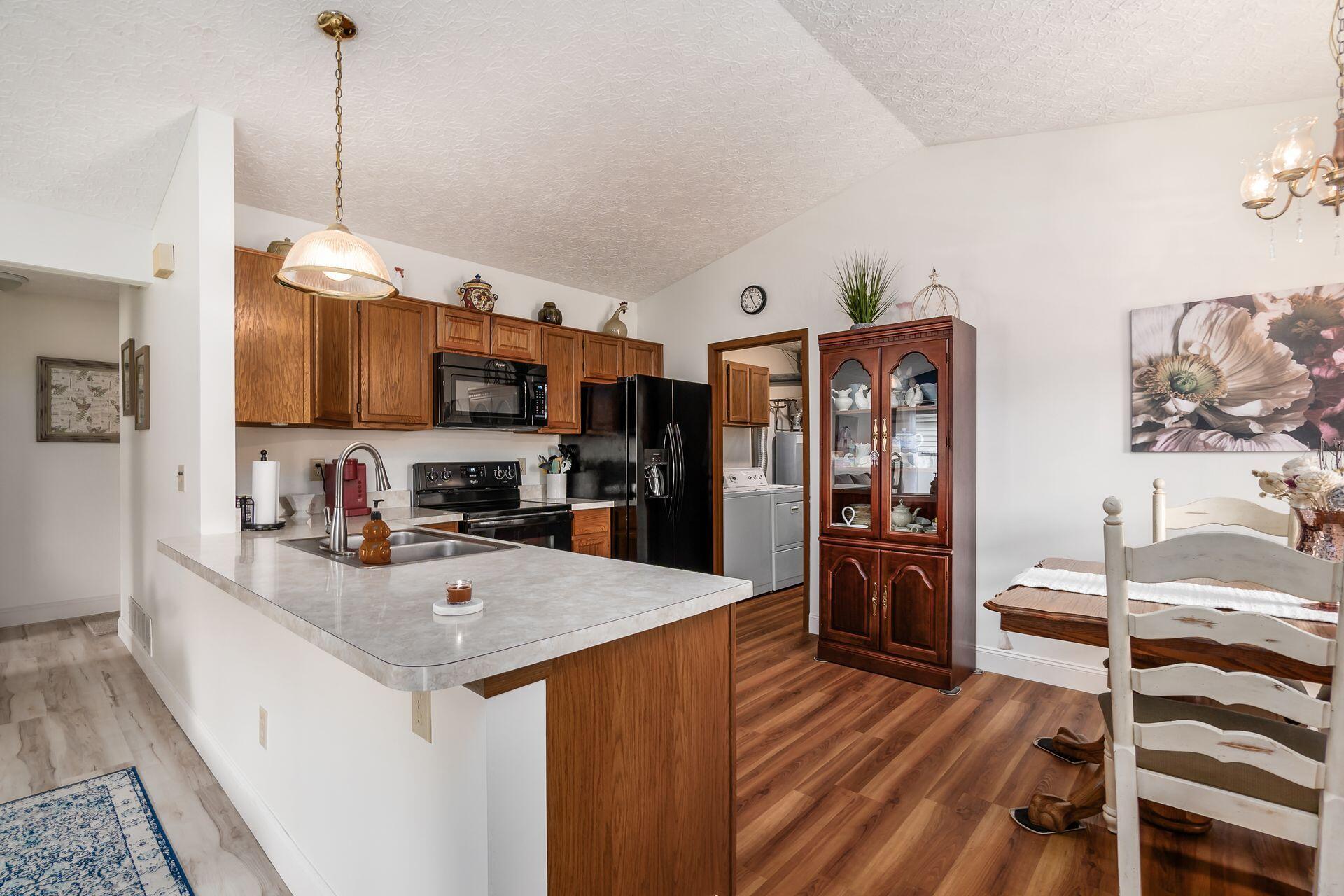 3188 Heatherside Drive, Dublin, Ohio image 8