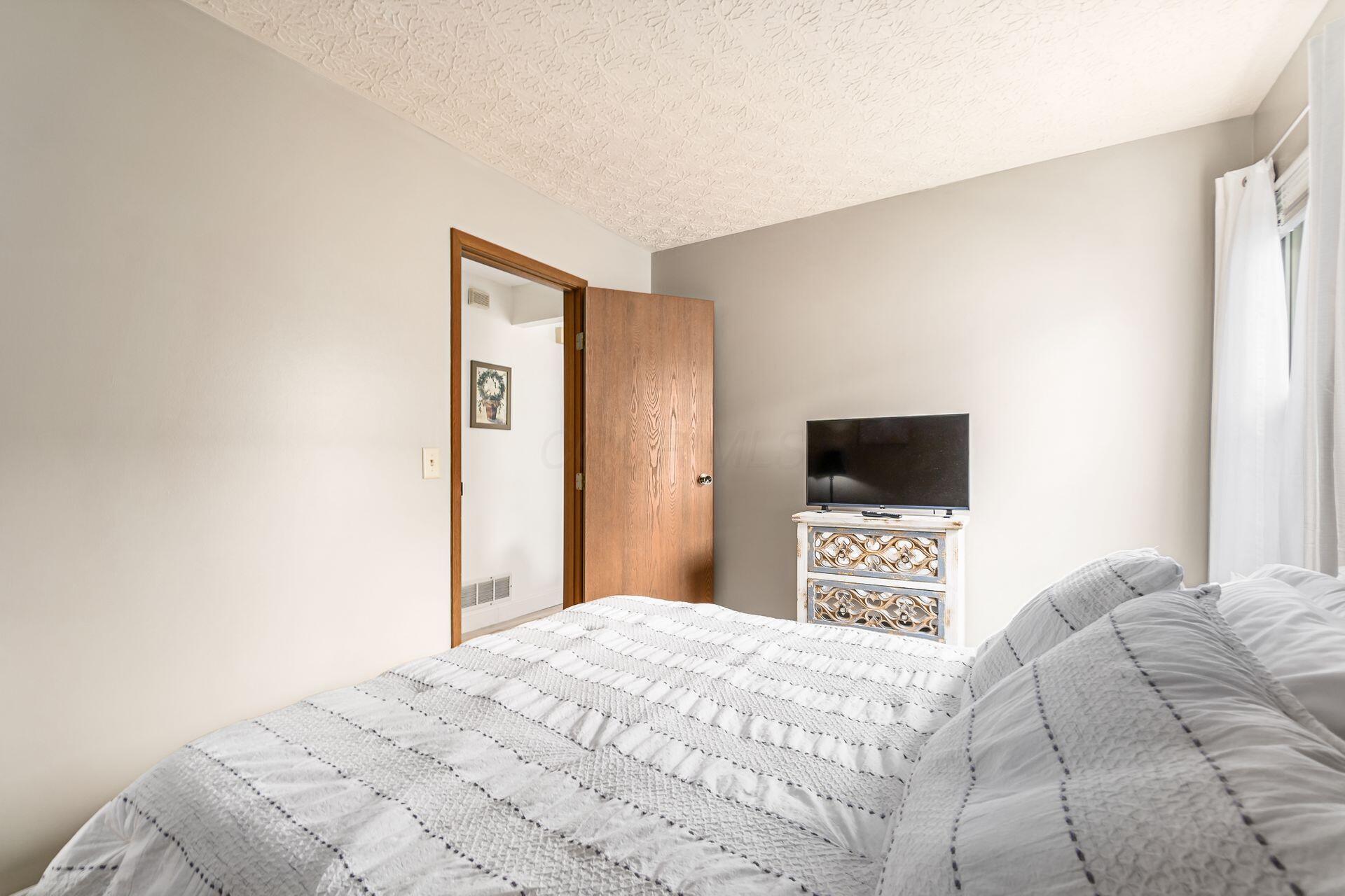 3188 Heatherside Drive, Dublin, Ohio image 19