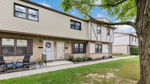 Photo of 3827 Queen Anne Place B25 #B25, Grove City, OH 43123 (MLS # 226035584)