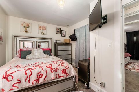 Tiny photo for 185 N 10th Street, Newark, OH 43055 (MLS # 226002729)