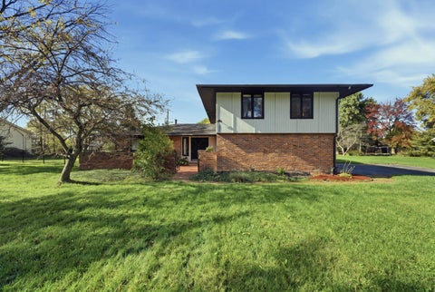 Photo of 1089 Barberry Lane, Columbus, OH 43213 (MLS # 226039638)